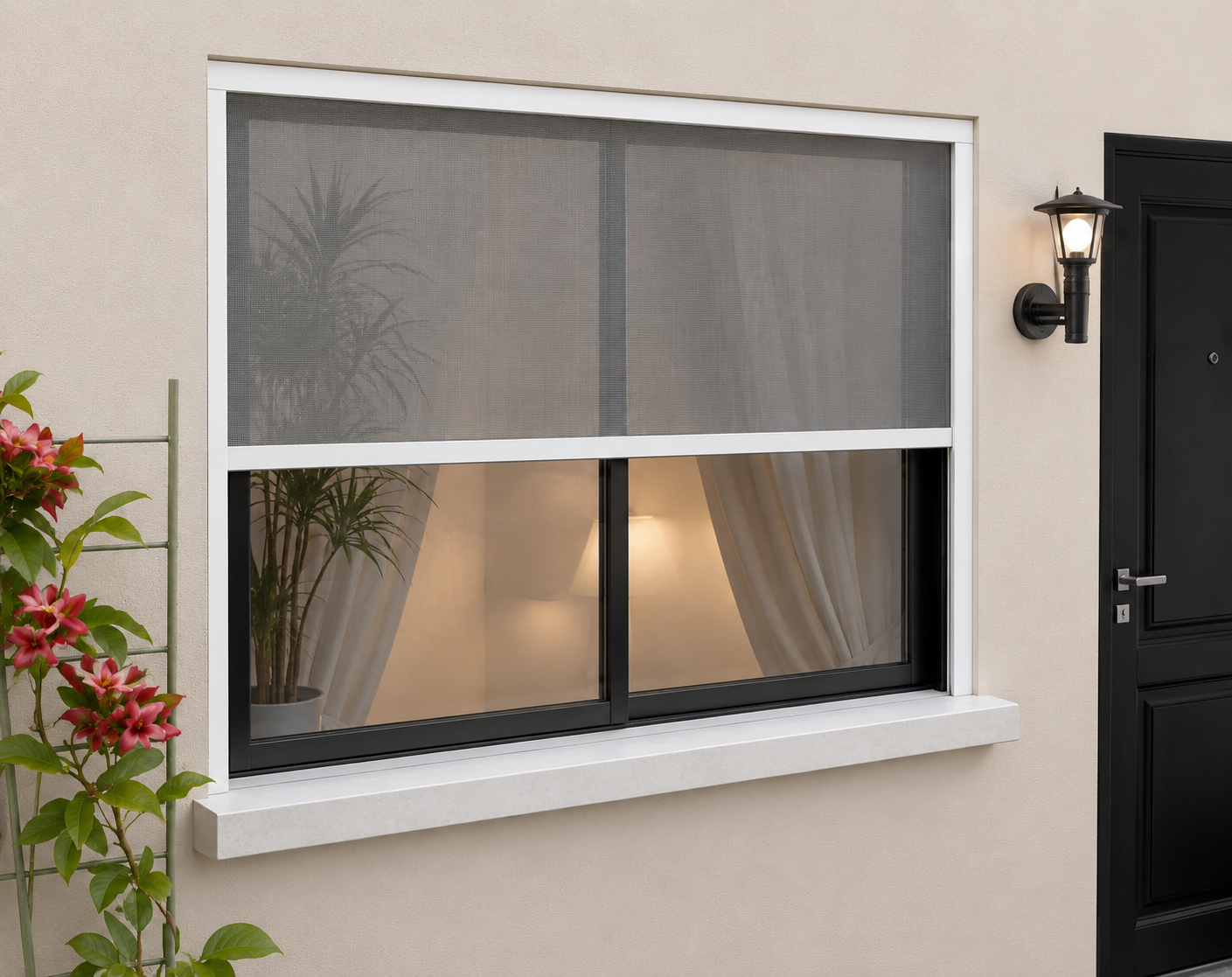 Fenêtre moderne avec moustiquaire grise et cadre blanc sur façade beige