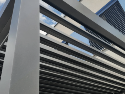 Pergola bioclimatique extérieure - Fermetures du Sud